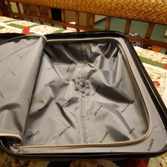 SUITCASE - Picture 7 of 8